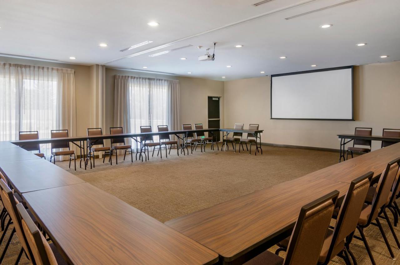 Mainstay Suites Great Falls Airport Экстерьер фото
