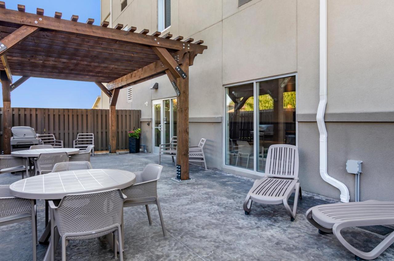 Mainstay Suites Great Falls Airport Экстерьер фото
